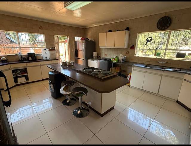 4 BEDROOM HOUSE FOR SALE IN OAKDENE